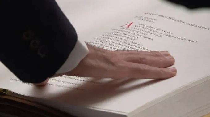 Os funcionários que participam do conclave também prestaram juramento ?? 