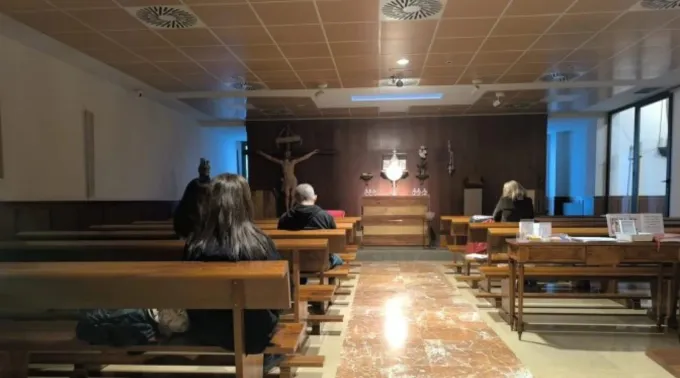 Orações ininterruptas na Espanha pelo conclave para eleger o sucessor do papa Francisco ?? 