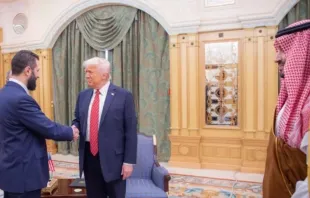 Reuniões ocorreram esta semana entre o chefe da fase de transição na Síria, Ahmed al-Sharaa, e o presidente dos EUA, Donald Trump, na presença do príncipe herdeiro saudita, Mohammed bin Salman, em Riad.