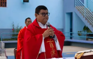 O novo bispo auxiliar de Callao, Peru, monsenhor Miguel Ángel Contreras Llajaruna, SM.