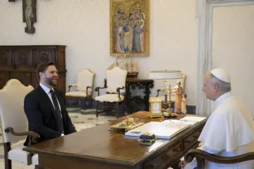 Papa Leão XIV se encontra com J.D. Vance no Vaticano