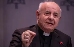 Arcebispo Vincenzo Paglia discursa em entrevista coletiva para conferência da Santa Sé sobre longevidade no Vaticano em 24 de março de 2025.