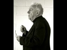 Alasdair MacIntyre em março de 2009.