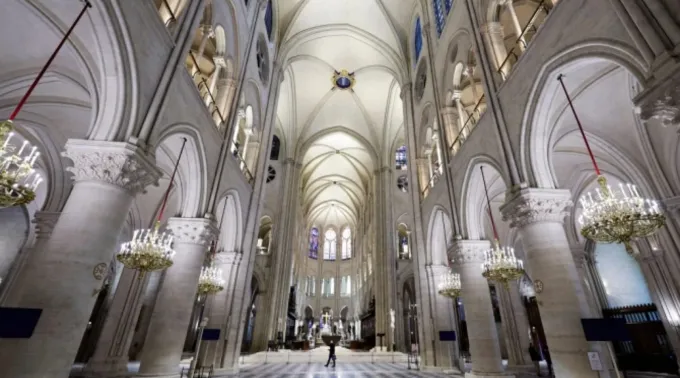A nave da Catedral de Notre-Dame de Paris ?? 