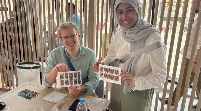 Esse casal americano foi um dos primeiros a comprar selos de Leão XIV ?? 