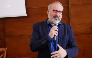 Vincenzo Rosito, professor do Pontifício Instituto Teológico João Paulo II. Rosito publicou na Itália o livro Famiglia e apprendimento sociale. Nuovi orizzonti di ricerca (Família e aprendizagem social. Novos horizontes de pesquisa, em tradução livre).