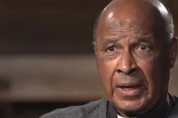 Cardeal Wilfrid Napier fala à EWTN News em Roma em 26 de maio de 2025