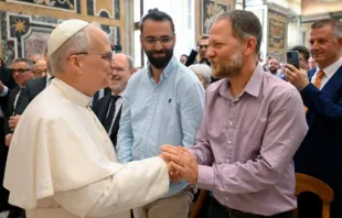 Papa Leão XIV recebe movimentos de paz hoje (30) no Vaticano.