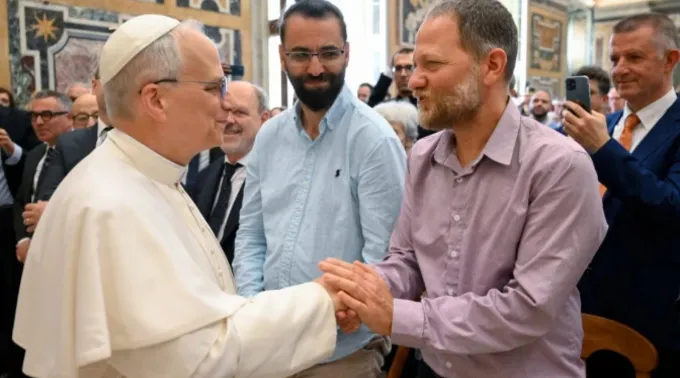 Papa Leão XIV recebe movimentos de paz no Vaticano em 30 de maio de 2025 ?? 