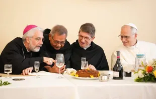 Papa Leão XIV com agostinianos em almoço no último domingo (1).