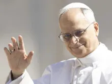 Papa Leão XIV na praça de São Pedro, no Vaticano.