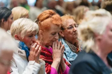 Peregrinos no 40º aniversário do All Ireland Rosary Rally