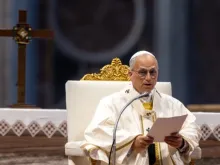 Leão XIV profere sua homilia na solenidade da Santíssima Trindade e do Jubileu do Esporte, em 15 de junho de 2025, na basílica de São Pedro, no Vaticano.