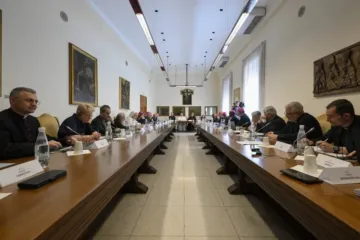 Papa Leão XIV em reunião com o 16º concílio ordinário do sínodo em Roma em 26 de junho de 2025