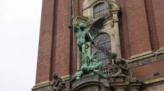Exterior da igreja de São Miguel em Hamburgo ?? 