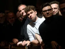 Padres em encontro com o papa Leão XIV no Vaticano. Imagem referencial.