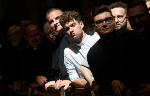 Padres em encontro com o papa Leão XIV no Vaticano. Imagem referencial.