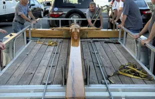 Cruz da Gratidão, com seis metros de altura e 360 quilos de peso, passou por 46 capitais europeias e foi recebida por uma igreja greco-católica ucraniana em Shenandoah, Pensilvânia, EUA.