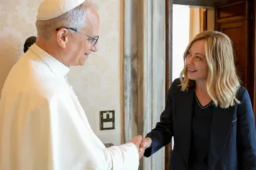 Leão XIV recebe Georgia Meloni no Vaticano em 2 de julho de 2025