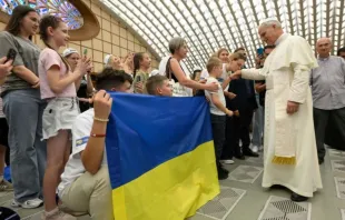 Papa Leão XIV com 300 crianças e adolescentes acolhidos pela Cáritas Itália no verão italiano.