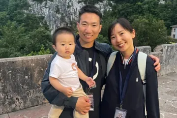 Shushu com sua família no santuário de Covadonga