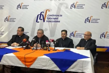 Membros da CEV em entrevista coletiva em 11 de julho de 2025