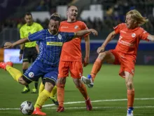 Leonardo Donno e Moreno il Biondo na partida de futebol beneficente "Partita del Cuore" ontem (15) em L'Aquila, Itália.