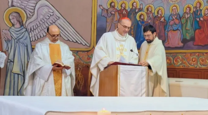 Padre Gabriel Romanelli com o cardeal  Pizzaballa elebrando a missa de Natal de 2024 na paróquia Sagrada Família em Gaza ?? 