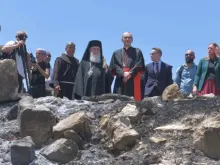 Líderes de igrejas em Jerusalém visitam a cidade de Taybeh, em Ramallah, Cisjordânia, na última segunda-feira (14).