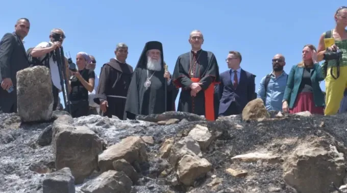 Líderes de igrejas em Jerusalém visitam a cidade de Taybeh em 14 de julho de 2025 ?? 