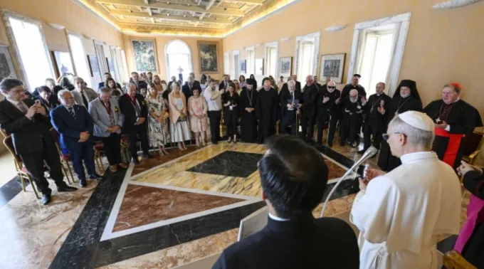 Leão XIV com um grupo ecumênico dos EUA em Castel Gandolfo em 17 de julho de 2025 ?? 