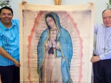 Réplica da tilma de São Juan Diego chega a Hermosillo, México.