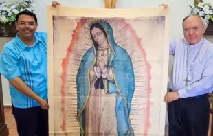 Réplica da tilma de São Juan Diego chega a Hermosillo, México.