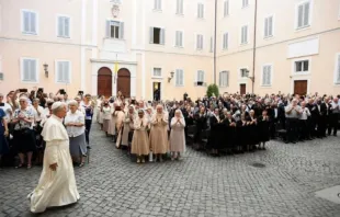 Audiência do papa Leão XIV com religiosos em Castel Gandolfo, Itália, no último sábado (19).