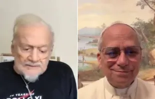 O papa Leão XIV fala ontem (20) com o astronauta Buzz Aldrin em vídeochamada a partir de Castel Gandolfo, Itália.