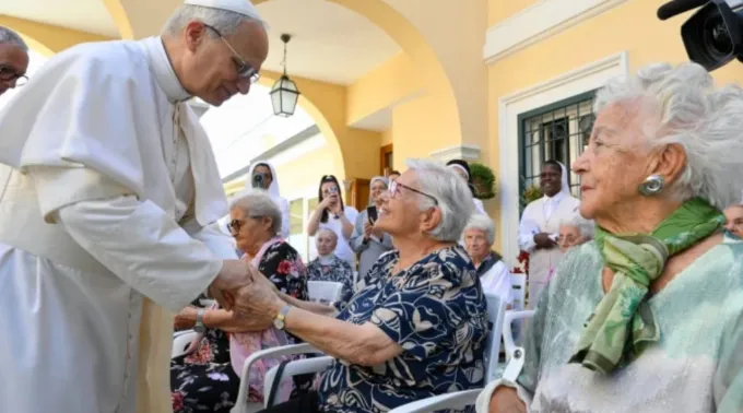 Leão XIV em visita à casa de repouso Santa Marta em 21 de julho de 2025 ?? 