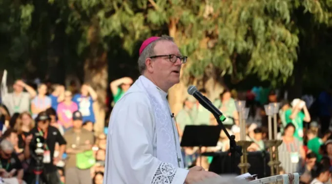 Robert Barron discursa para dezenas de milhares de jovens na JMJ Lisboa 2023 ?? 