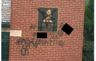 Propriedade da igreja de Santa Isabel da Hungria vandalizada em Pleasant Hills, Pensilvânia, EUA, na diocese de Pittsburgh, no último domingo (19).