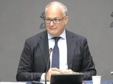 O prefeito de Roma e comissário extraordinário para o Jubileu 2025, Roberto Gualtieri, em entrevista coletiva hoje (23) no Vaticano.