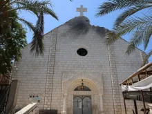 Fachada danificada da Igreja da Sagrada Família em 18 de julho de 2025, um dia depois de ter sido atingida por um ataque aéreo israelense na Cidade de Gaza.