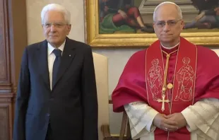O papa Leão XIV recebe o presidente italiano Sergio Mattarella no Vaticano em 6 de junho.