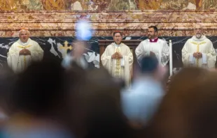 Cardeal Luis Antonio Tagle celebra missa ontem (29) na basílica de São Pedro por ocasião do Jubileu dos missionários digitais e dos influencers católicos.