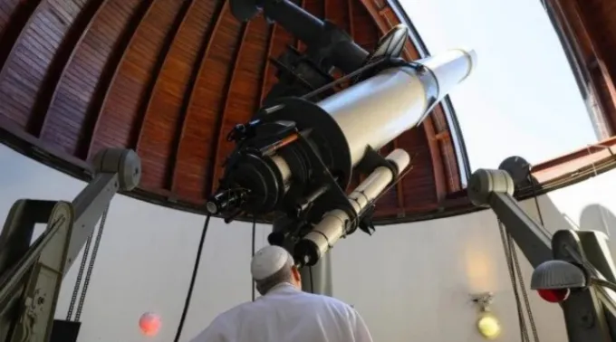 Leão XIV visita telescópios no observatório do Vaticano em Castel Gandolfo em 20 de julho de 2025 ?? 