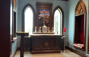 Oratório da Cathedral High School, parte da catedral de Nossa Senhora de Walsingham, a principal igreja do ordinariato da Cátedra de São Pedro, em Houston, Texas, EUA.