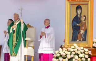 O papa Leão XIV em missa ontem (3) na Universidade Tor Vergata, em Roma.