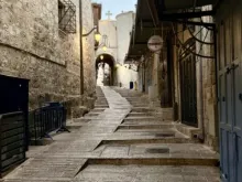 Ruas desertas em Jerusalém enquanto a cidade se preparava para ataques aéreos iranianos em junho de 2025.