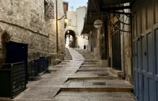 Ruas desertas em Jerusalém enquanto a cidade se preparava para ataques aéreos iranianos em junho de 2025.