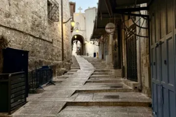 Ruas desertas em Jerusalém enquanto a cidade se preparava para ataques aéreos iranianos em junho de 2025