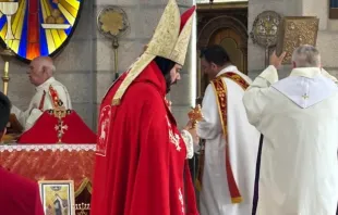 O bispo Yaacoub Camil Afram Antoine celebra a missa de lançamento da Associação dos Católicos Hebreus na sexta-feira (8), na igreja católica siríaca de São Tomás, em Jerusalém.