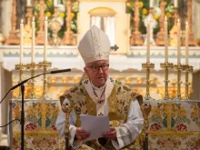 O cardeal Vincent Nichols (na foto celebrando uma missa em 2021) condenou, numa declaração de 8 de agosto de 2025, os planos de Israel de tomar a Cidade de Gaza.